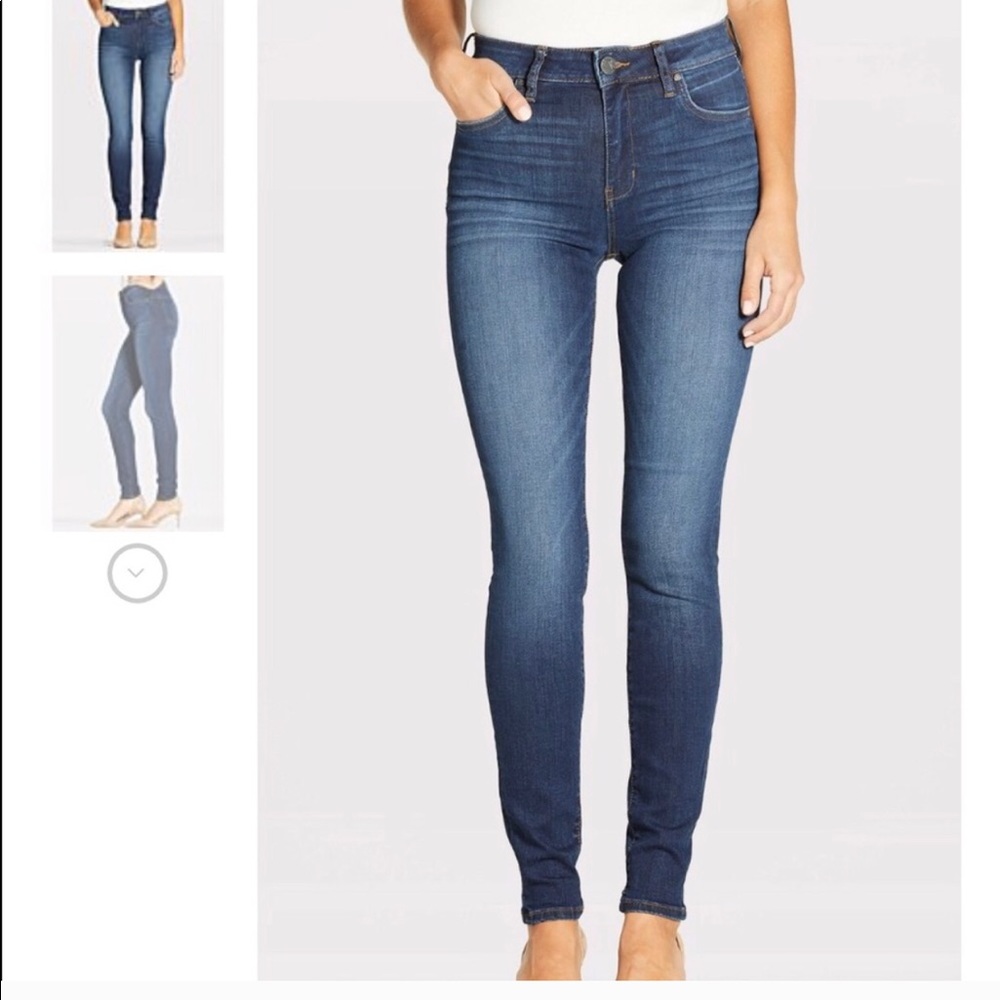 High-Rise skinny jeans in PERFECT condition.